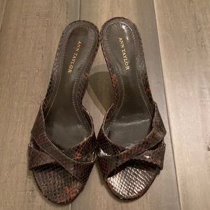 Ann Taylor Brown Leather Faux Snake Print Slide Sandals Size 6
